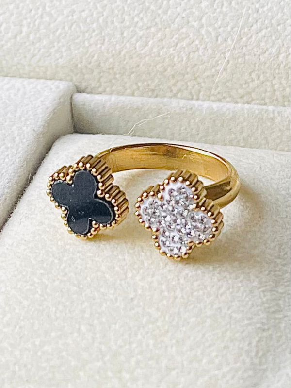 Black Crystal Clovie ring ✨